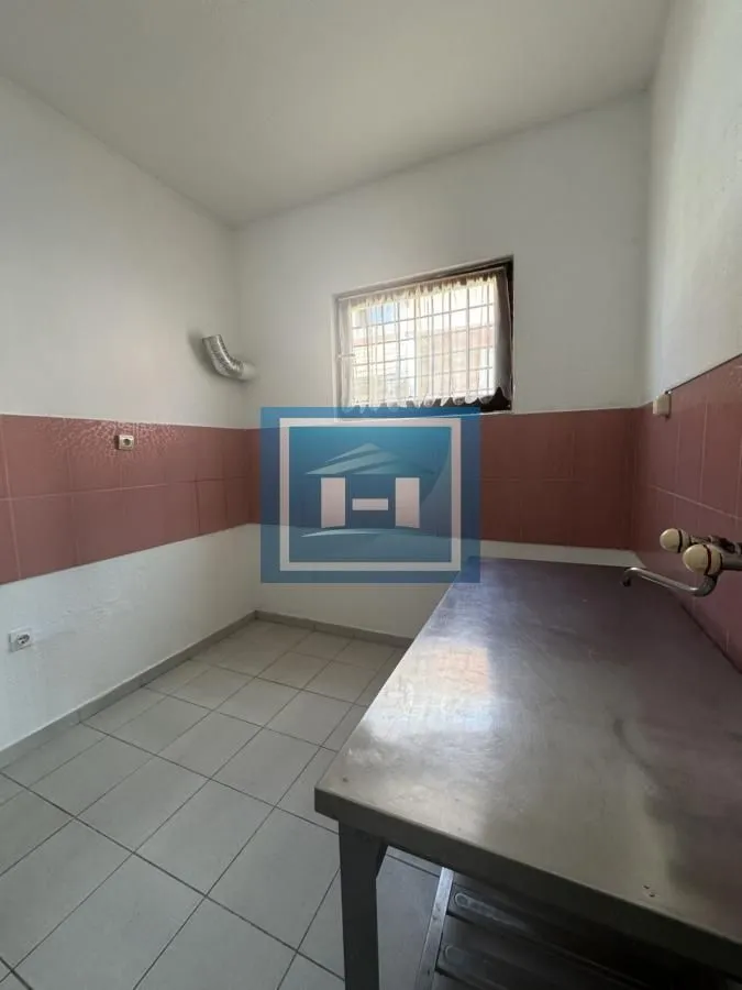 Rent, office space, 84m², Ćuprija, Srbija