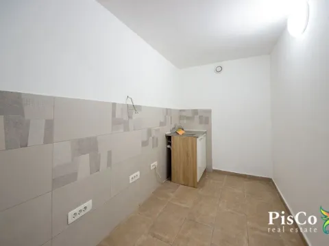 Izdavanje, poslovni prostor, 294m², Blok 5, Podgorica - image 11