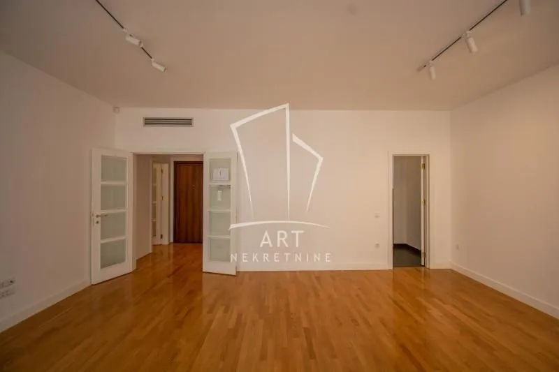 Izdavanje, trosoban stan, 94m², Vračar Hram, Vračar Sve Podlokacije