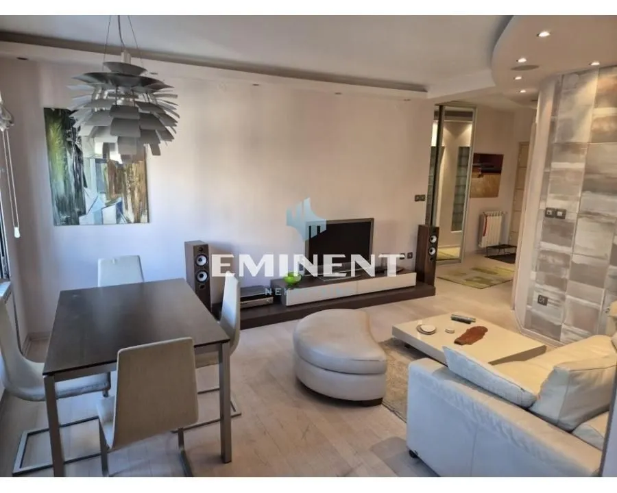 Izdavanje, dvosoban stan, 50m², Stari Grad, Beograd