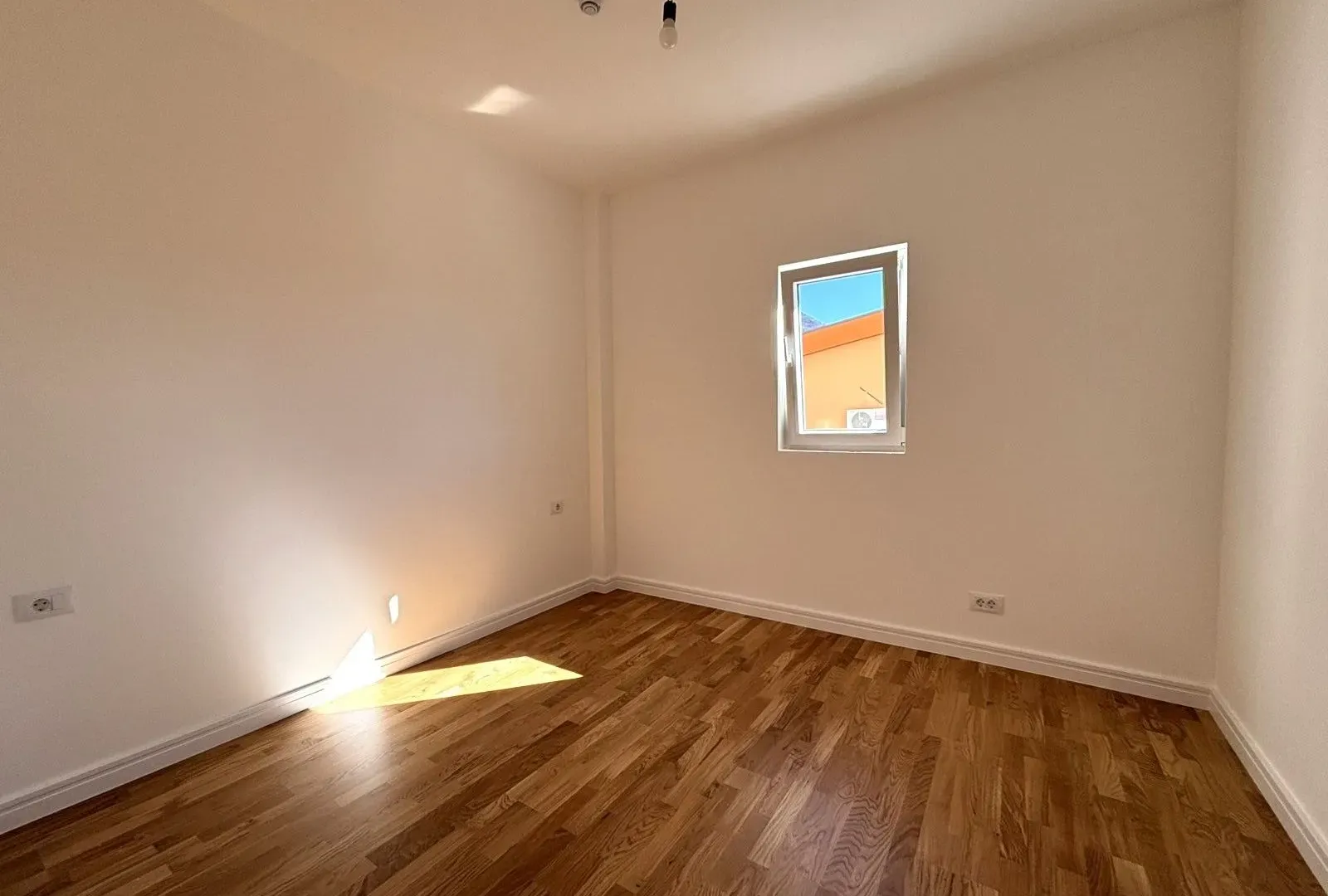 Prodaja, dvosoban stan, 64m², Sutomore, Bar