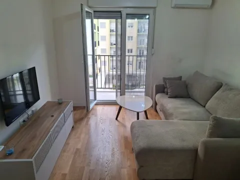 Izdavanje, stan, 40m², Pobrežje, Podgorica - image 2