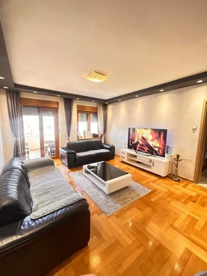 Izdavanje, dvosoban stan, 80m², Preko Morače, Podgorica