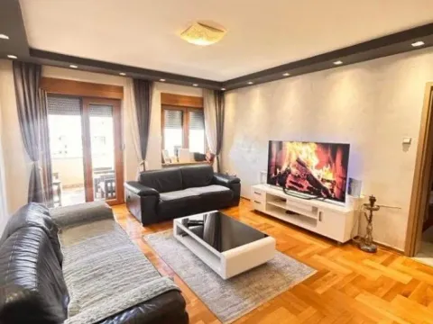 Izdavanje, dvosoban stan, 80m², Preko Morače, Podgorica