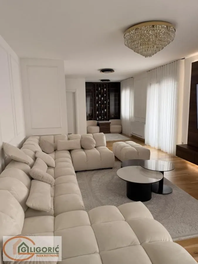 Sale, apartment, 152m², Čubura, Beograd