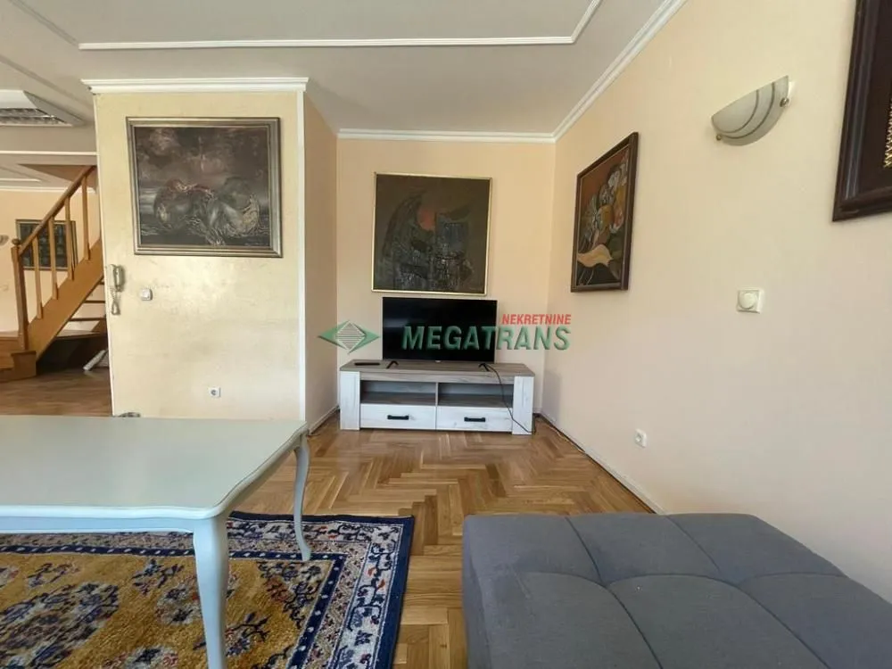 Izdavanje, četvorosoban stan, 130m², Vračar Hram, Vračar Sve Podlokacije