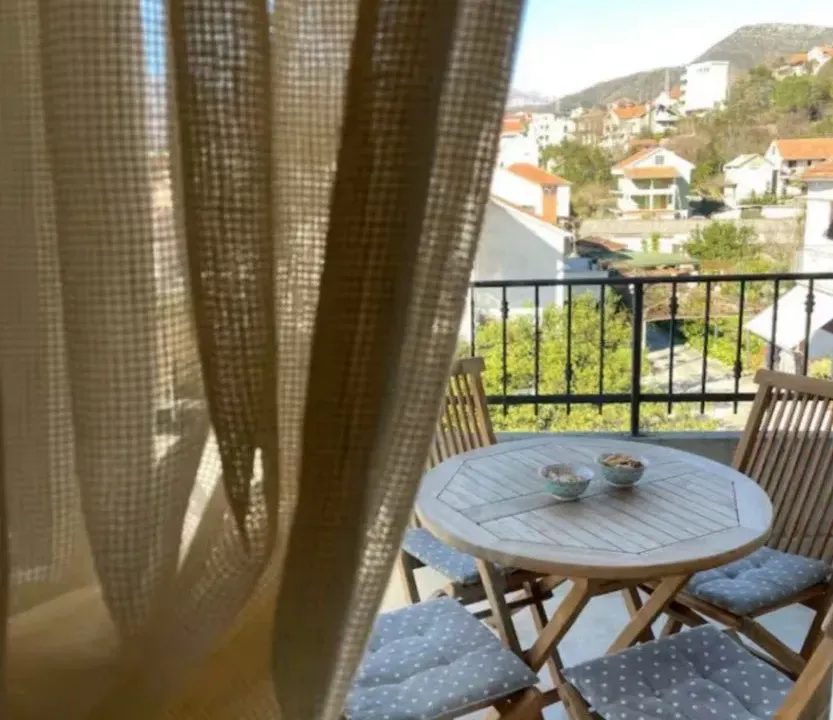 Rent, one bedroom apartment, 45m², Kalimanj, Tivat