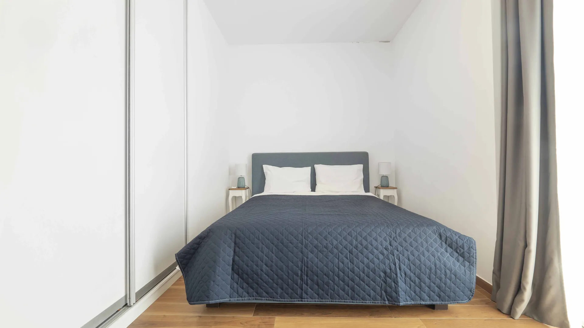 Izdavanje, dvosoban stan, 81m², Centar, Budva