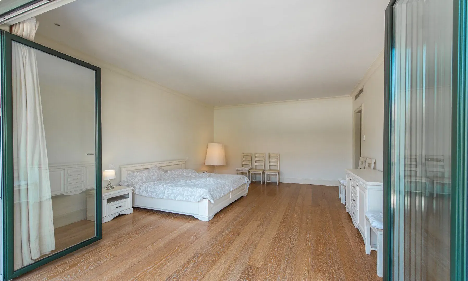 Izdavanje, dvosoban stan, 148m², Porto Montenegro, Tivat