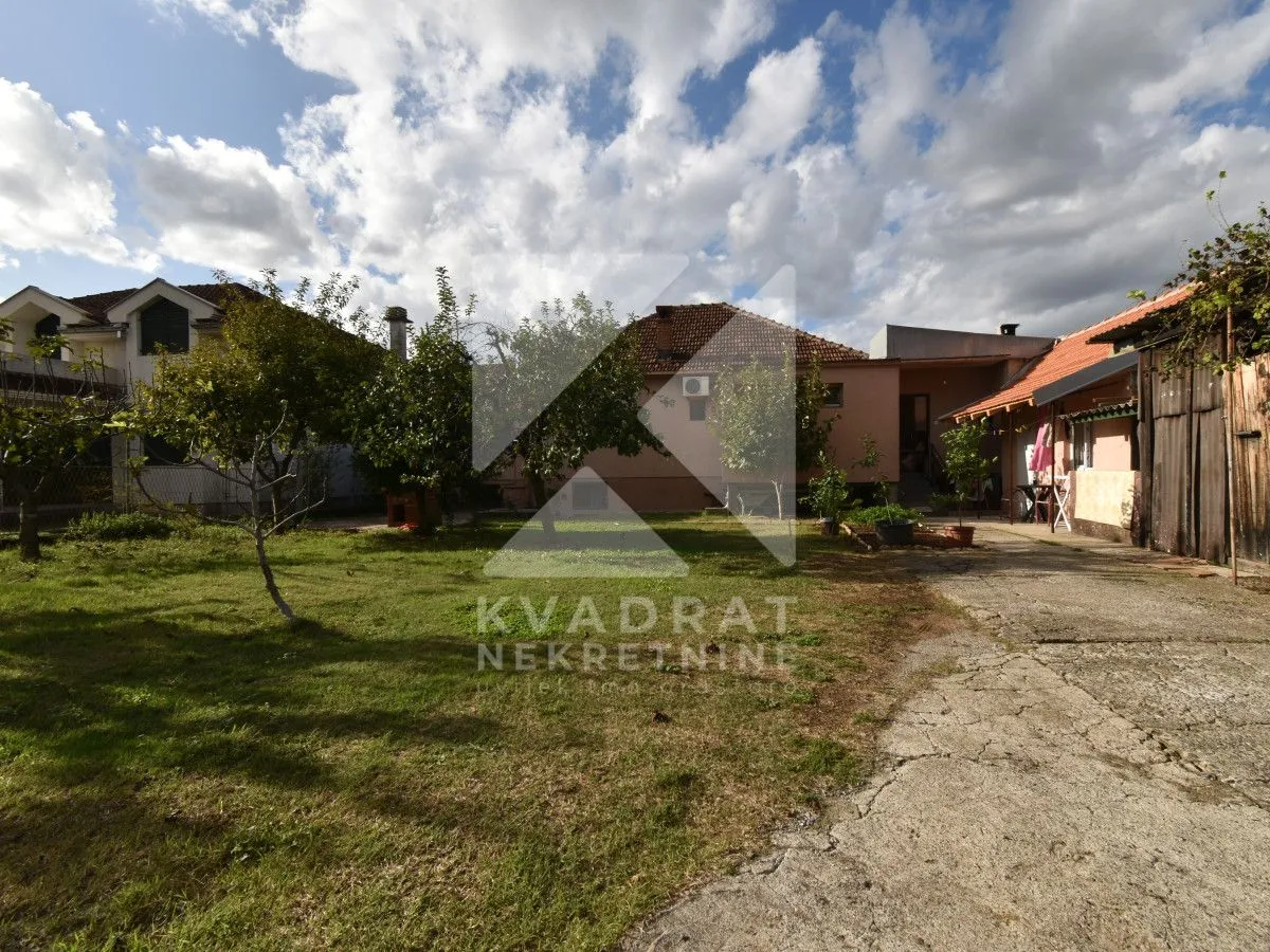 Prodaja, kuća, 200m², Tološi, Podgorica
