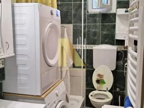 Izdavanje, trosoban stan, 80m², Centar, Novi Sad - image 11