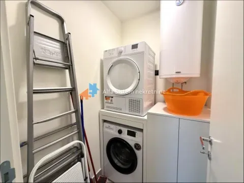Izdavanje, četvorosoban stan, 110m², Savski Venac, Beograd - image 13