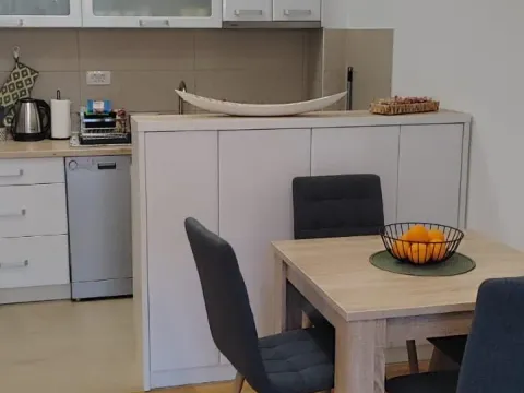 Rent, one bedroom apartment, 42m², Marići, Tivat - image 9