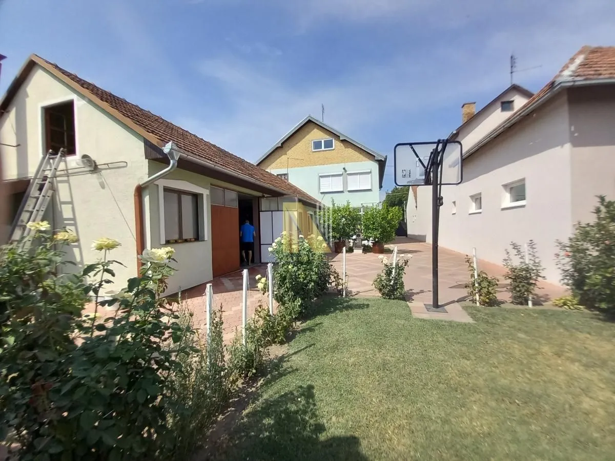 Prodaja, kuća, 272m², Bela Palanka, Srbija