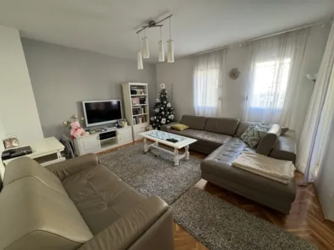 Prodaja, trosoban stan, 87m², Blok 6, Podgorica - image 2