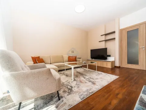 Izdavanje, četvorosoban stan, 130m², Master Kvart, Podgorica - image 2