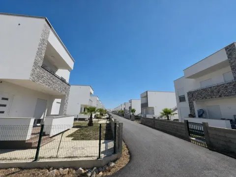 Sale, house, 180m², Ulcinj, Crna Gora - image 2