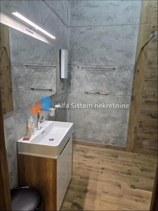 Izdavanje, četvorosoban stan, 100m², Savski Venac, Beograd