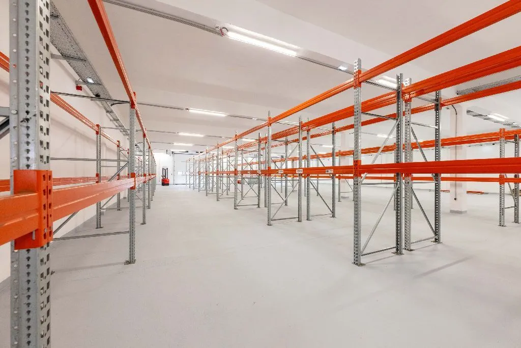 Rent, office space, 2000m², Centar, Bar