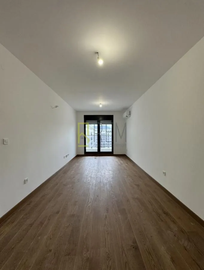 Izdavanje, dvosoban stan, 64m², Tološka šuma, Podgorica