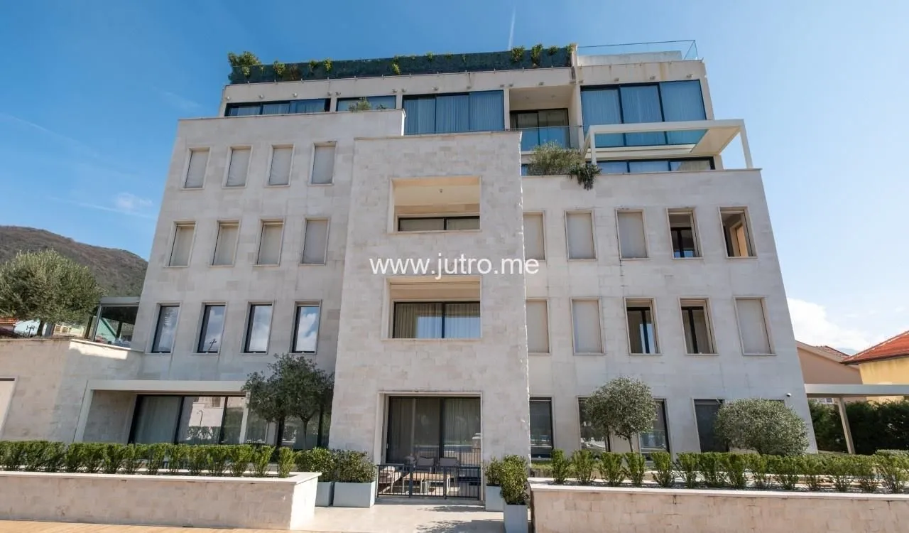 Prodaja, dvosoban stan, 103m², Centar, Tivat