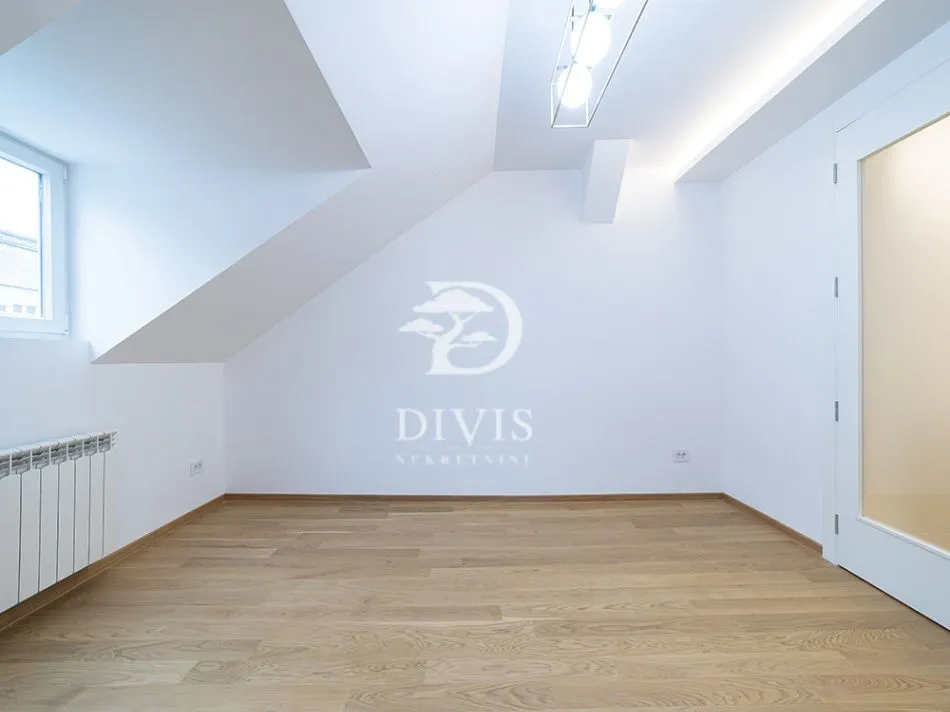Prodaja, četvorosoban stan, 131m², Stari Grad, Beograd