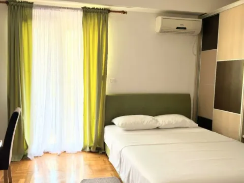 Stan-na-dan, garsonjera, 29m², Blok 9, Podgorica - image 1
