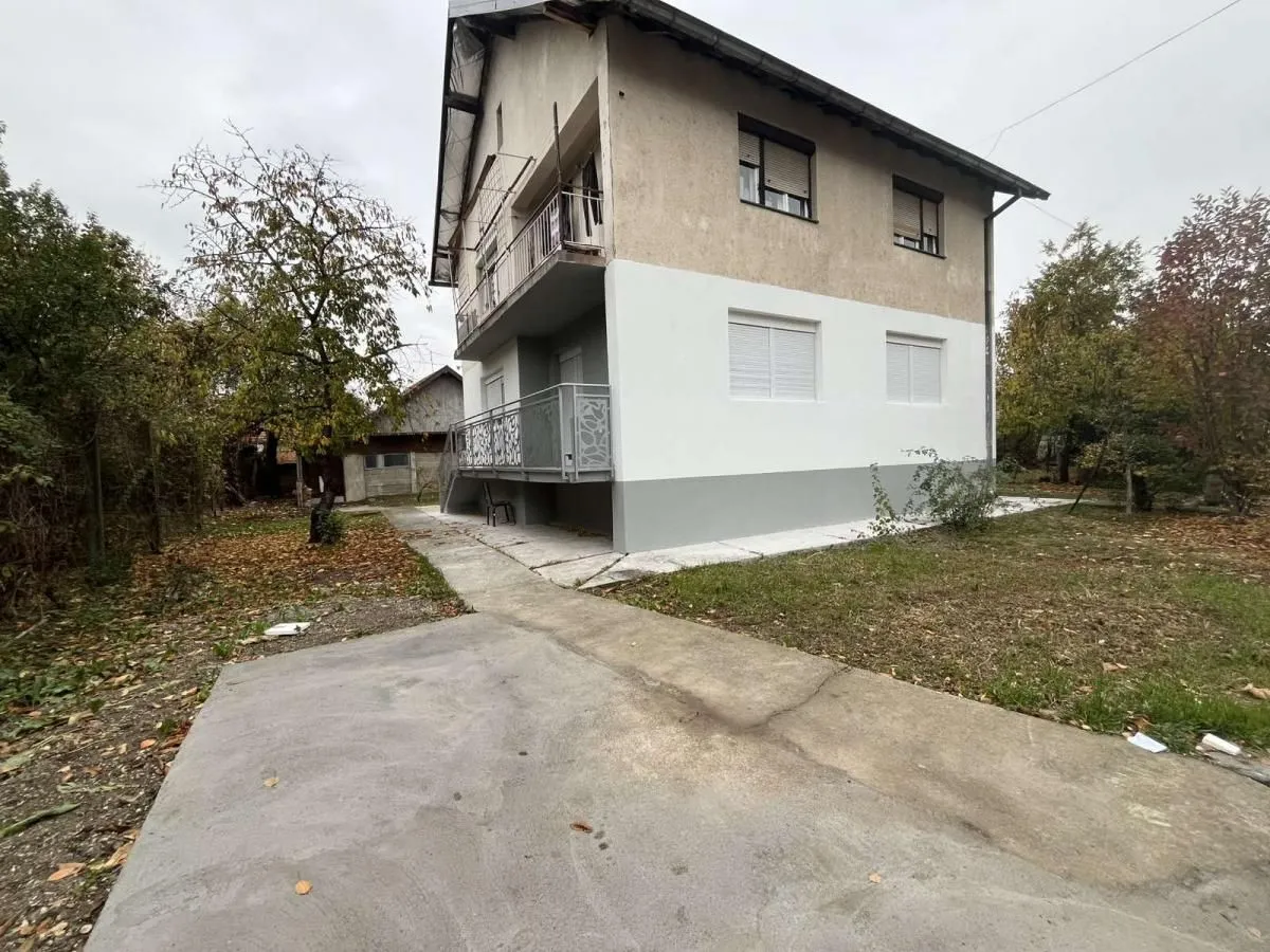 Prodaja, trosoban stan, 85m², Centar, Ćuprija