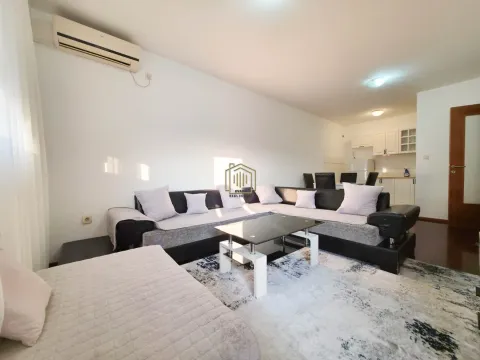 Rent, one bedroom apartment, 44m², Stari Aerodrom, Podgorica - image 1