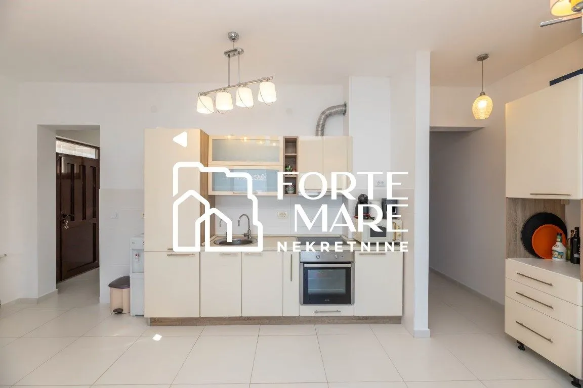 Prodaja, trosoban stan, 118m², Njivice, Herceg Novi