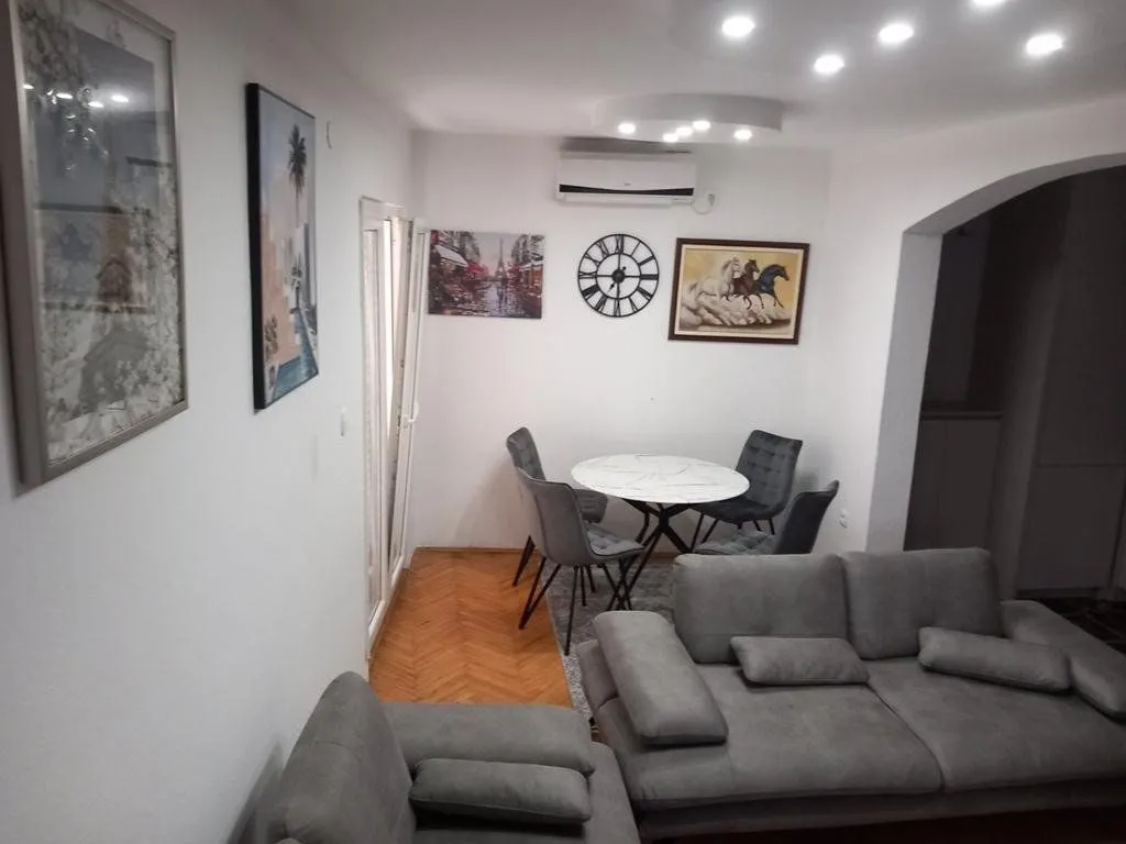 Izdavanje, dvosoban stan, 85m², Gorica C, Podgorica