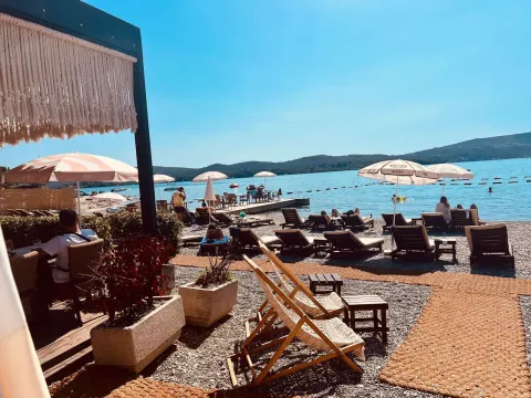 Izdavanje, jednosoban stan, 50m², Tivat, Crna Gora - image 6