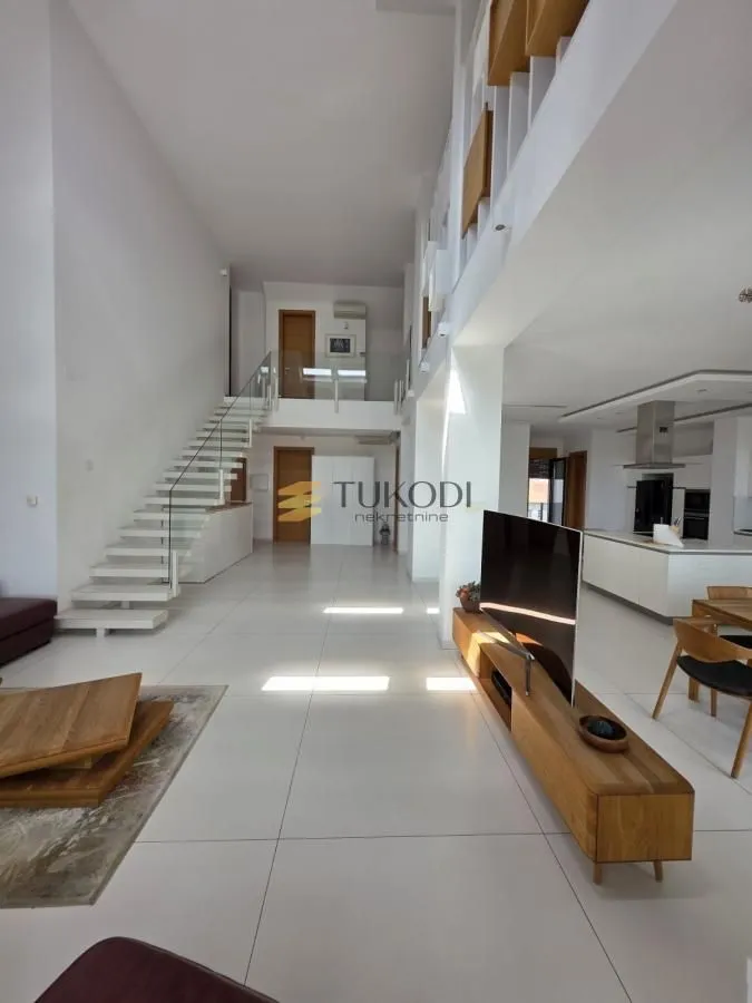 Prodaja, stan, 352m², Centar, Novi Sad