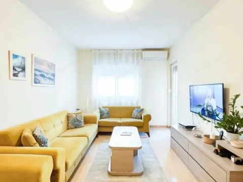 Prodaja, dvosoban stan, 72m², City Kvart, Podgorica - image 2