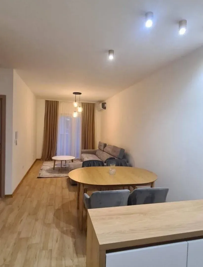 Izdavanje, trosoban stan, 85m², Budva, Crna Gora