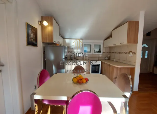 Prodaja, dvosoban stan, 62m², Dobrota, Kotor