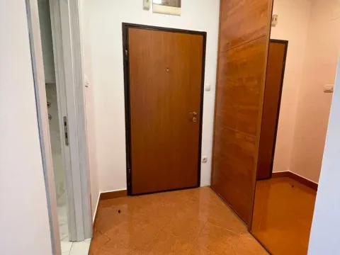 Izdavanje, jednosoban stan, 68m², Centar, Podgorica - image 14