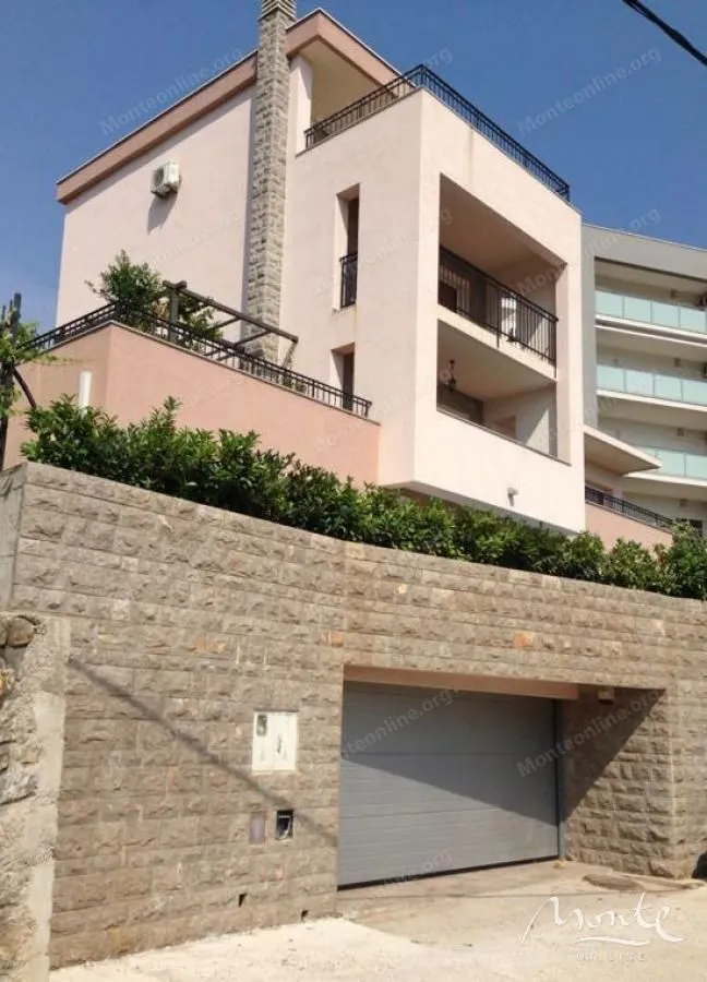 Sale, house, 495m², Bečići, Budva