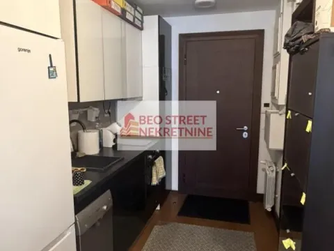 Izdavanje, poslovni prostor, 30m², Savski Venac, Beograd - image 2