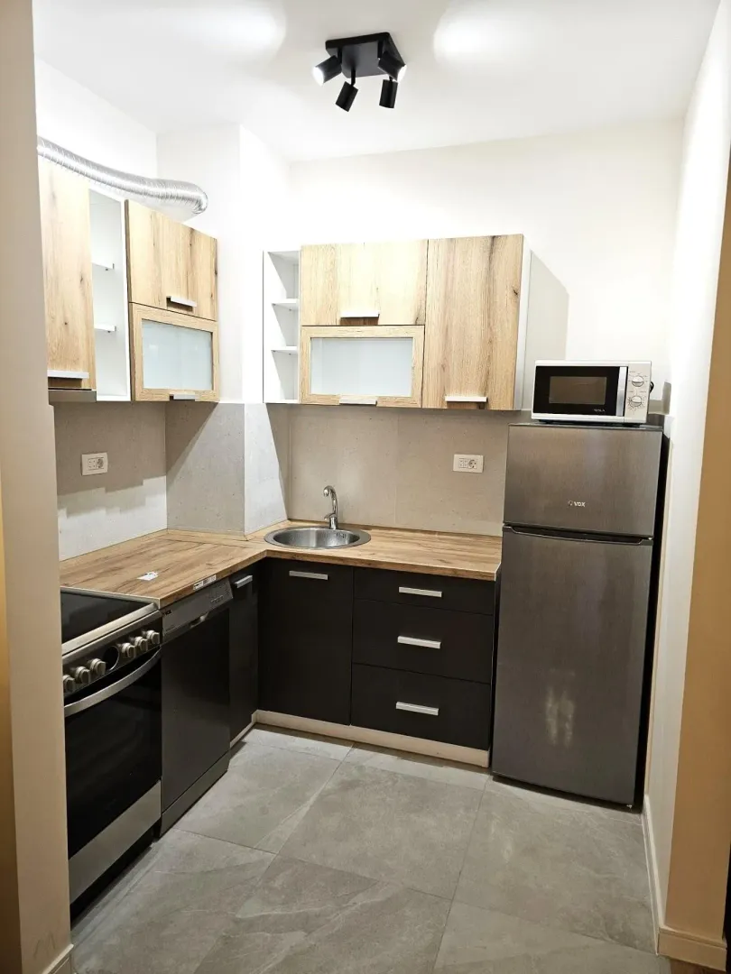 Izdavanje, jednosoban stan, 40m², Central Point, Podgorica