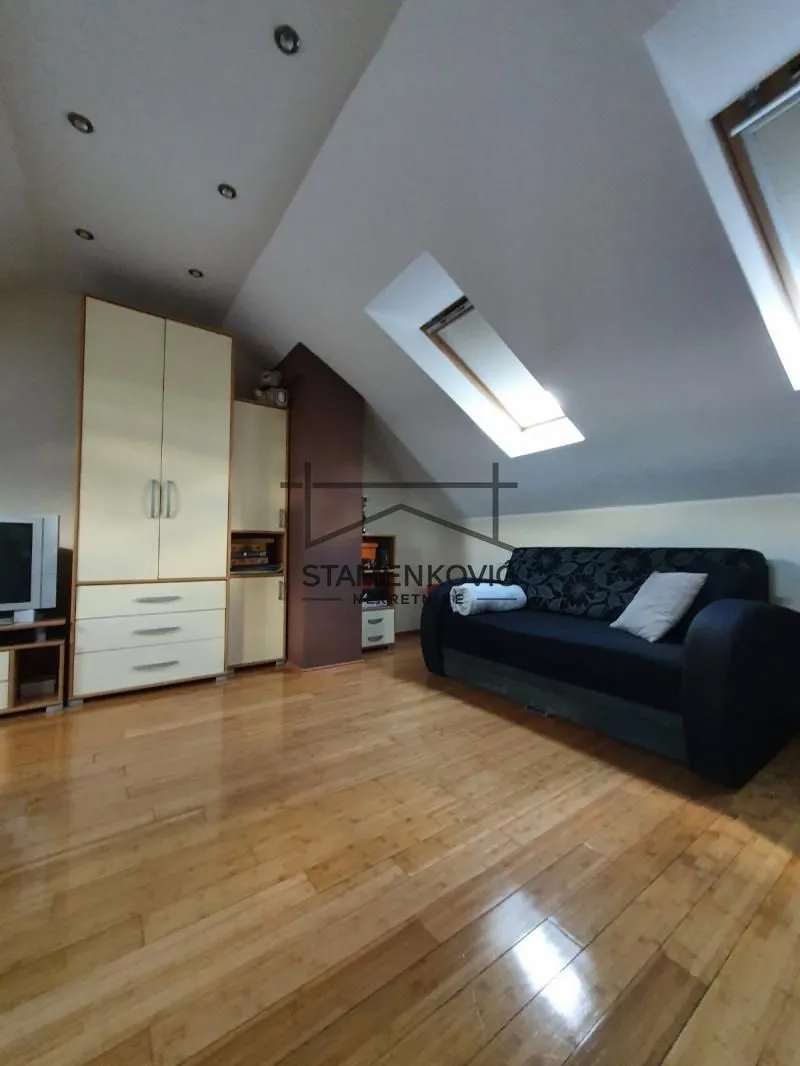 Prodaja, trosoban stan, 113m², Nova Detelinara, Novi Sad Sve Podlokacije