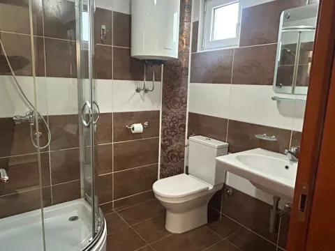 Izdavanje, kuća, 220m², Konik, Podgorica - image 5