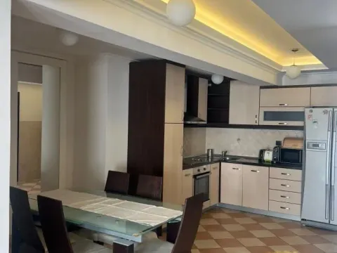 Izdavanje, trosoban stan, 120m², Poštanska Štedionica, Palilula Sve Podlokacije - image 9