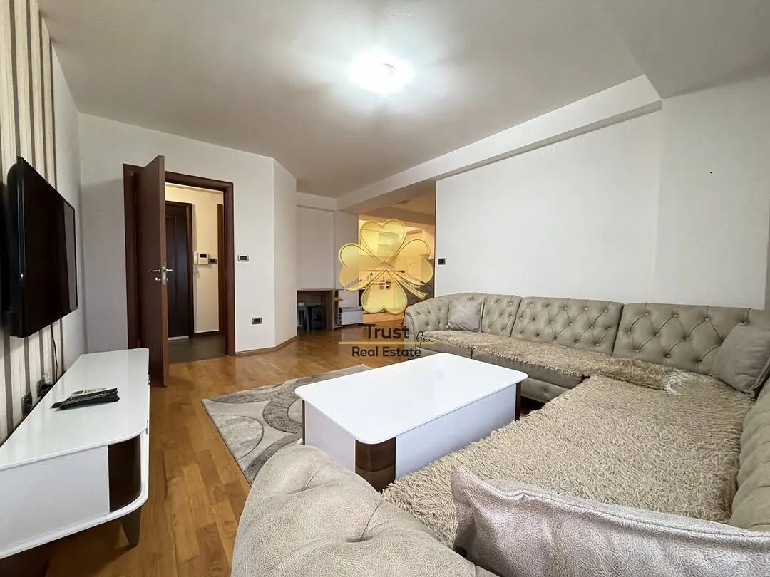 Izdavanje, trosoban stan, 80m², Krivi Most, Podgorica