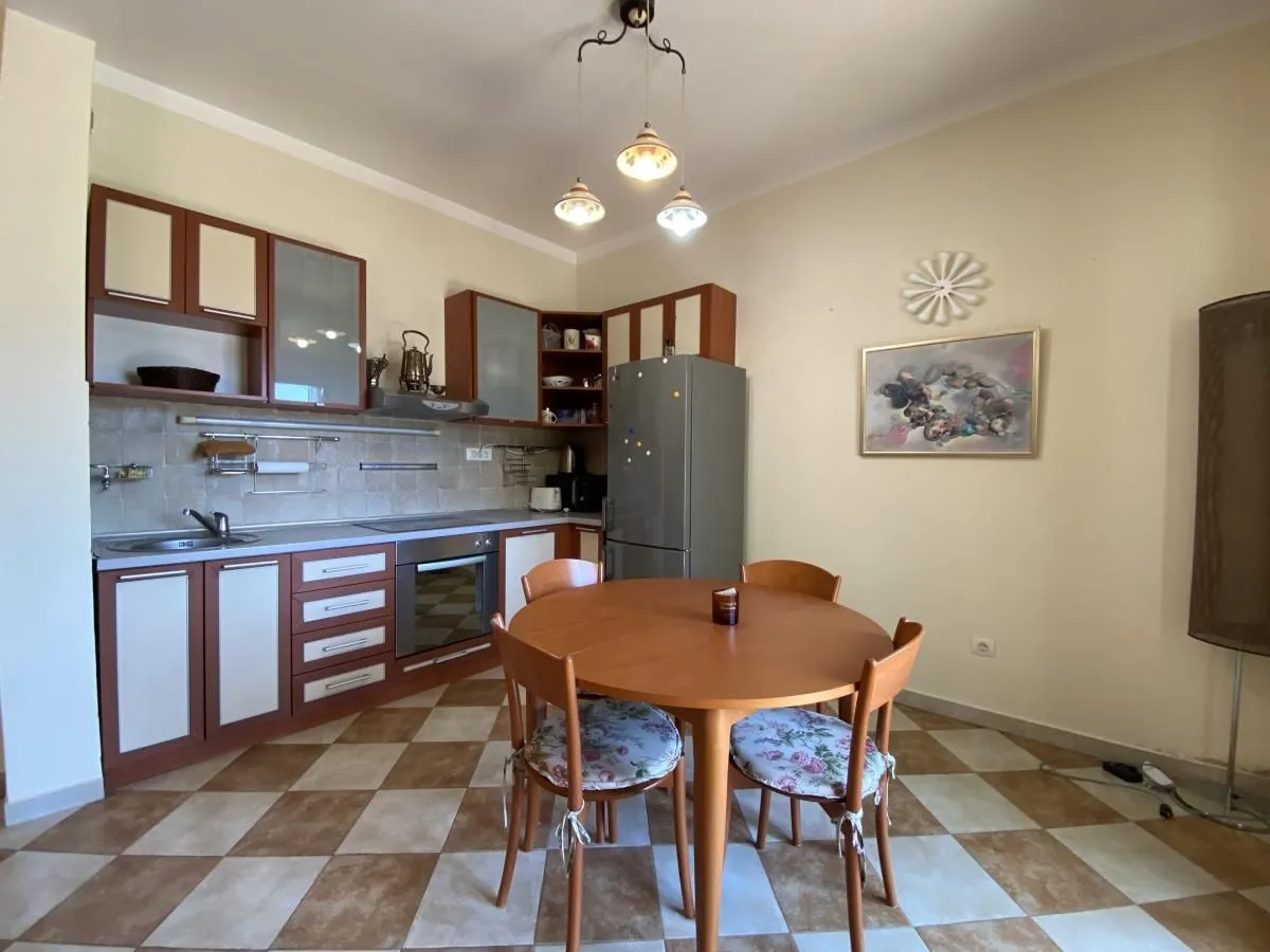 Prodaja, dvosoban stan, 90m², Risan, Kotor