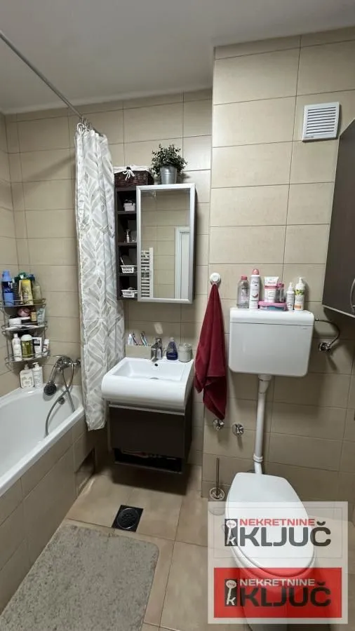 Prodaja, četvorosoban stan, 84m², Novo naselje, Novi Sad