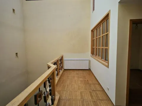 Izdavanje, kuća, 343m², Slavujev Venac, Zvezdara Sve Podlokacije - image 5