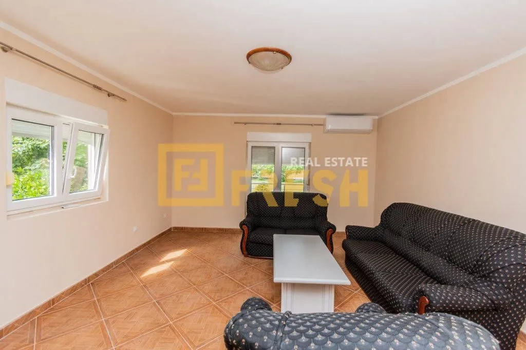 Rent, house, 180m², Kokoti, Podgorica