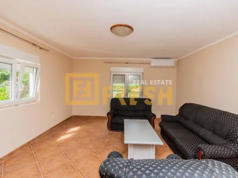 Izdavanje, kuća, 180m², Kokoti, Podgorica - image 4