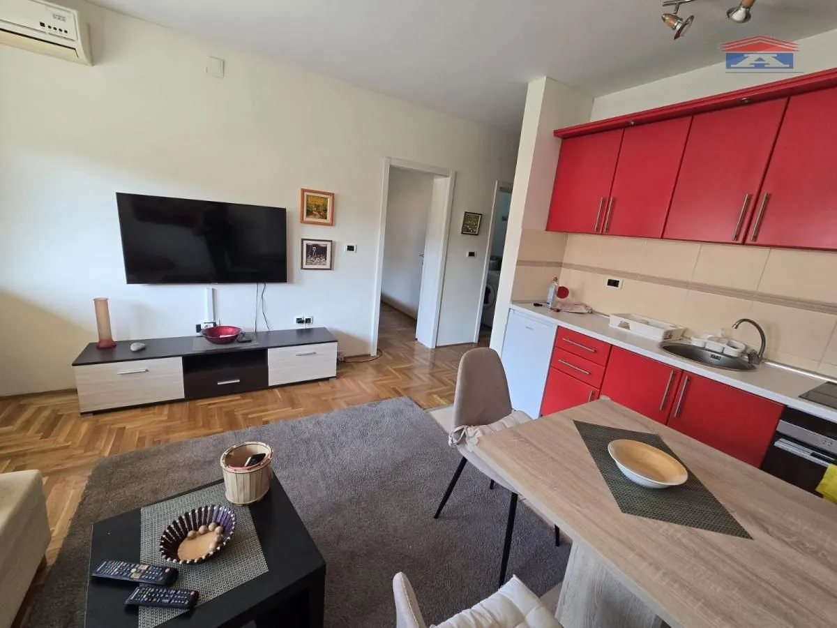 Izdavanje, jednosoban stan, 36m², Grbavica, Novi Sad Sve Podlokacije